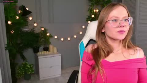 jane_westt online show from April 13, 2:55 pm