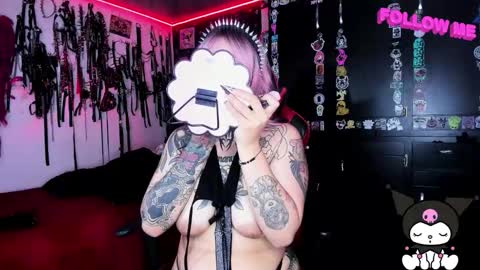 Snapshot of janna_ink chatting on September 29, 9:52 pm online show from September 29, 9:52 pm