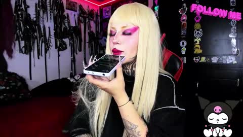 Snapshot of janna_ink chatting on October 10, 9:36 pm online show from October 10, 9:36 pm