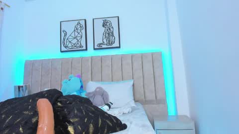 Snapshot of janne_moore chatting on February 9, 6:01 am Jane online show from February 9, 6:01 am