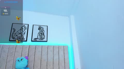 Snapshot of janne_moore chatting on February 25, 9:31 am Jane online show from February 25, 9:31 am