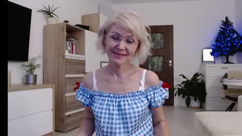 Snapshot of jasmin18v chatting on December 5, 2:33 pm Jasmin room for people 40 online show from December 5, 2:33 pm