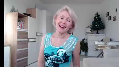 Snapshot of jasmin18v chatting on December 20, 12:49 pm Jasmin room for people 40 online show from December 20, 12:49 pm
