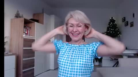 Snapshot of jasmin18v chatting on December 22, 12:38 pm Jasmin room for people 40 online show from December 22, 12:38 pm