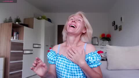 Snapshot of jasmin18v chatting on September 16, 8:48 am Jasmin room for people 40 online show from September 16, 8:48 am