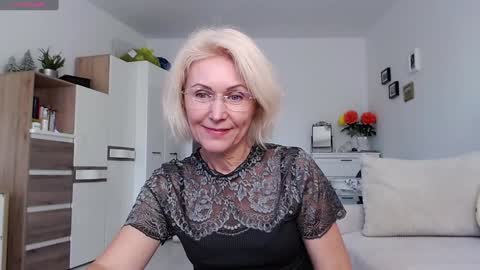 Snapshot of jasmin18v chatting on September 25, 12:42 pm Jasmin room for people 40 online show from September 25, 12:42 pm