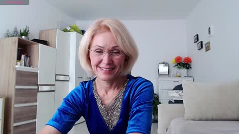 Snapshot of jasmin18v chatting on September 29, 1:27 pm Jasmin room for people 40 online show from September 29, 1:27 pm