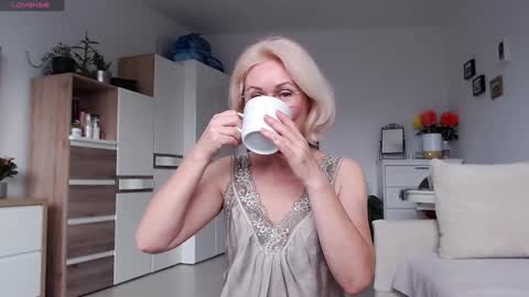 Snapshot of jasmin18v chatting on November 19, 8:03 am Jasmin room for people 40 online show from November 19, 8:03 am