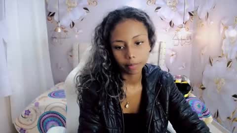 Snapshot of jasmin_brunette_ chatting on December 18, 11:56 am Jasmin online show from December 18, 11:56 am