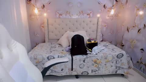 Snapshot of jasmin_brunette_ chatting on February 14, 11:42 am Jasmin online show from February 14, 11:42 am