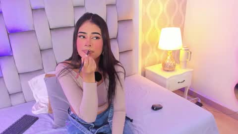 Snapshot of jasmine55__ chatting on September 23, 7:17 pm Jasmine online show from September 23, 7:17 pm