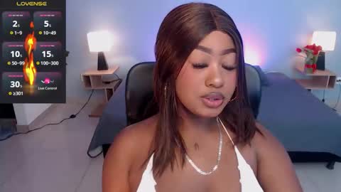 Instagram jasminecampbell1  online show from November 7, 2:06 pm