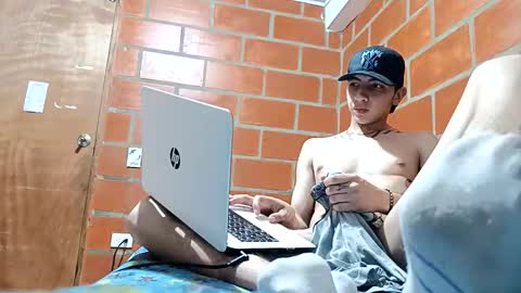 Snapshot of jason_bless1 chatting on December 21, 3:46 am JASON BLESS1 online show from December 21, 3:46 am