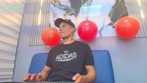 Snapshot of jason_tomas chatting on February 14, 7:32 pm Jason online show from February 14, 7:32 pm