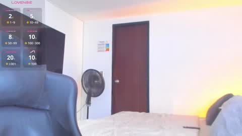 JBrooksXx online show from October 10, 7:35 pm