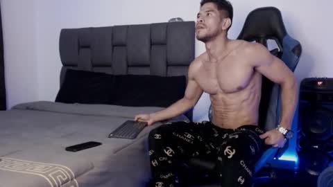 Javier online show from February 11, 10:15 am