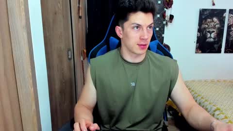 Snapshot of javiersexymann chatting on December 18, 8:25 pm Javier online show from December 18, 8:25 pm