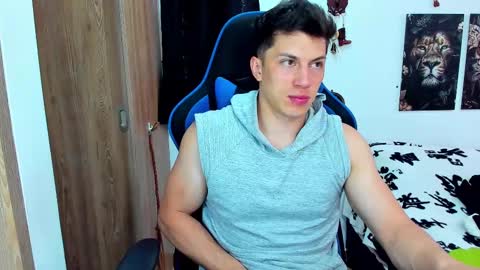 Snapshot of javiersexymann chatting on February 10, 5:30 pm Javier online show from February 10, 5:30 pm