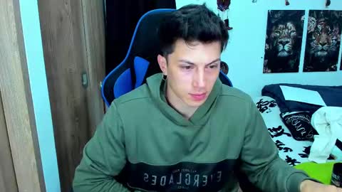 Snapshot of javiersexymann chatting on February 19, 12:57 am Javier online show from February 19, 12:57 am