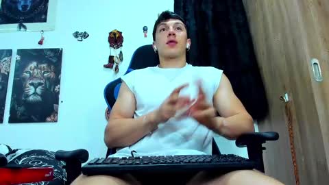 Snapshot of javiersexymann chatting on March 1, 12:39 am Javier online show from March 1, 12:39 am