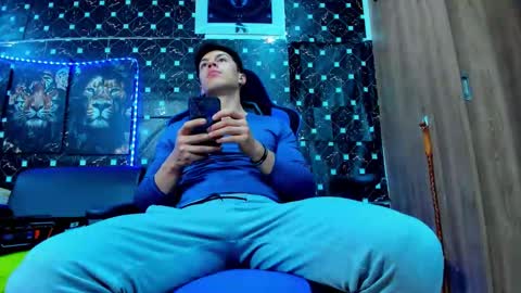 Snapshot of javiersexymann chatting on September 17, 12:01 am Javier online show from September 17, 12:01 am