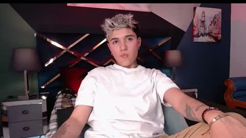 Snapshot of jaxwolf_ chatting on December 16, 5:23 am JAX online show from December 16, 5:23 am