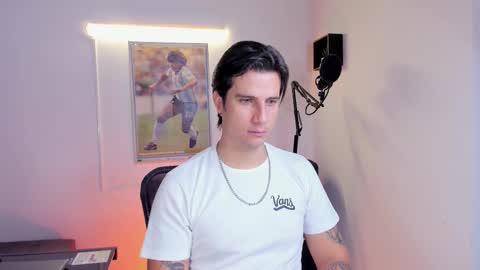 Snapshot of jayalvarrez_ chatting on October 25, 10:15 pm Jay Alvarrez online show from October 25, 10:15 pm