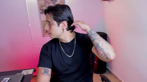 Snapshot of jayalvarrez_ chatting on November 3, 4:19 pm Jay Alvarrez online show from November 3, 4:19 pm