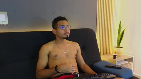 Snapshot of jaybrown_1 chatting on October 10, 3:38 am Jay online show from October 10, 3:38 am