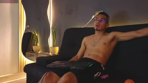 Snapshot of jaybrown_1 chatting on November 8, 3:18 am Jay online show from November 8, 3:18 am