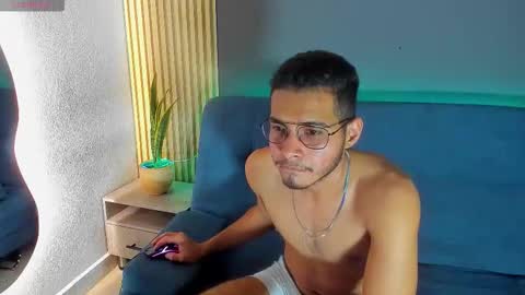 Snapshot of jaybrown_1 chatting on December 15, 8:35 pm Jay online show from December 15, 8:35 pm