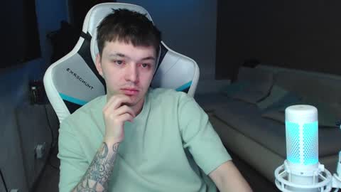 Snapshot of jayce_icestone chatting on December 17, 1:39 am Jayce online show from December 17, 1:39 am
