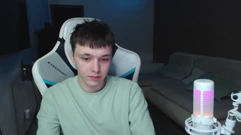 Snapshot of jayce_icestone chatting on December 17, 5:26 pm Jayce online show from December 17, 5:26 pm