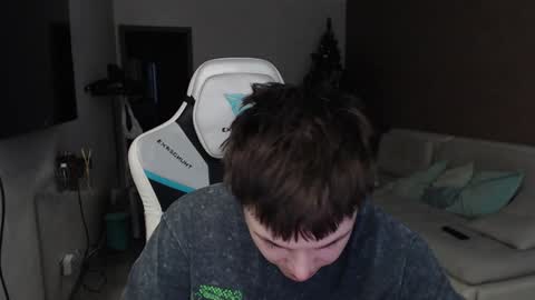 Snapshot of jayce_icestone chatting on January 8, 10:26 am Jayce online show from January 8, 10:26 am