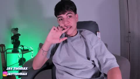 Snapshot of jaythomax chatting on January 31, 10:20 am jaythomax online show from January 31, 10:20 am