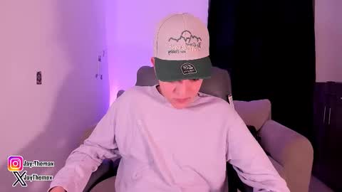 Snapshot of jaythomax chatting on October 10, 12:53 am jaythomax online show from October 10, 12:53 am