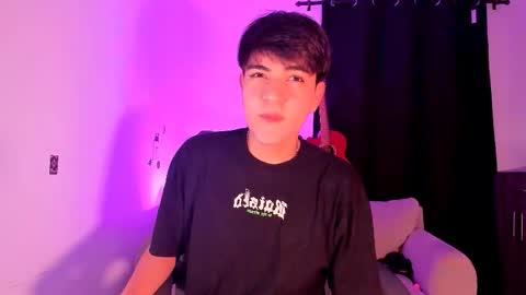 Snapshot of jaythomax chatting on November 4, 12:32 am jaythomax online show from November 4, 12:32 am