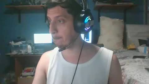 Snapshot of jcsergiod chatting on January 8, 1:00 am jcsergiod online show from January 8, 1:00 am