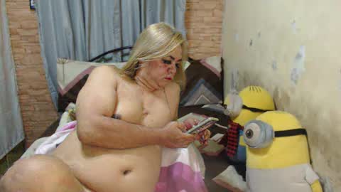 Snapshot of jdan81 chatting on December 25, 10:48 pm GorgeousCASSIE online show from December 25, 10:48 pm