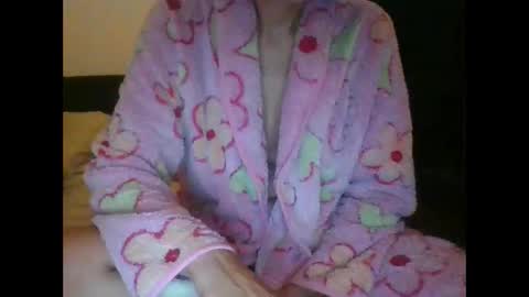 Snapshot of je_melody chatting on November 1, 6:54 pm EJ Melody online show from November 1, 6:54 pm