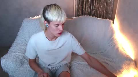 Angel online show from November 17, 1:00 am