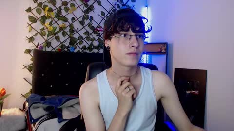 Snapshot of jeam_hot chatting on December 18, 10:05 pm jeam_hot online show from December 18, 10:05 pm