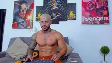 Snapshot of jean_lopez chatting on December 29, 11:29 pm Jean axelcrow Modelo Independiente online show from December 29, 11:29 pm