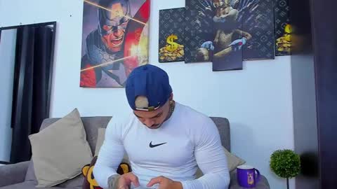 Snapshot of jean_lopez chatting on January 27, 4:41 am Jean axelcrow Modelo Independiente online show from January 27, 4:41 am