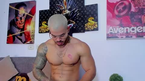 Snapshot of jean_lopez chatting on March 7, 10:13 am Jean axelcrow Modelo Independiente online show from March 7, 10:13 am