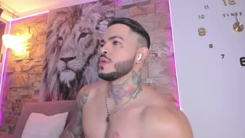 Snapshot of jean_lopez chatting on November 20, 5:07 am Jean axelcrow Modelo Independiente online show from November 20, 5:07 am