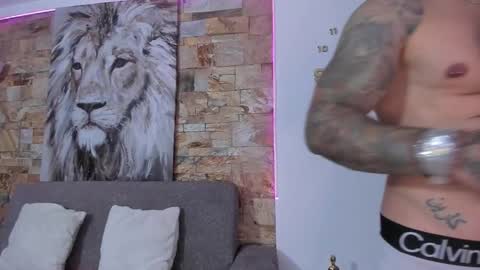 Snapshot of jean_lopez chatting on November 21, 7:18 am Jean axelcrow Modelo Independiente online show from November 21, 7:18 am