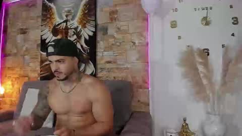 Snapshot of jean_lopez chatting on February 17, 3:36 am Jean axelcrow Modelo Independiente online show from February 17, 3:36 am