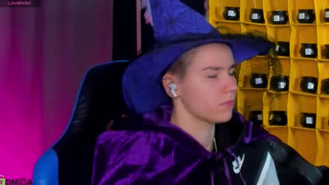 jean_wilsons online show from February 19, 1:29 pm