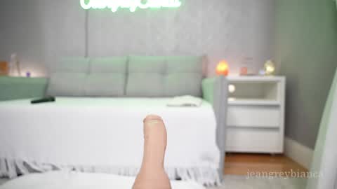 Snapshot of jeangreybianca chatting on February 12, 10:26 pm Bianca online show from February 12, 10:26 pm